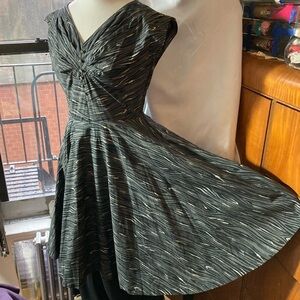 Vintage 50s v-neck swing dress, fitted waist, full skirt, cotton, side zipper.
